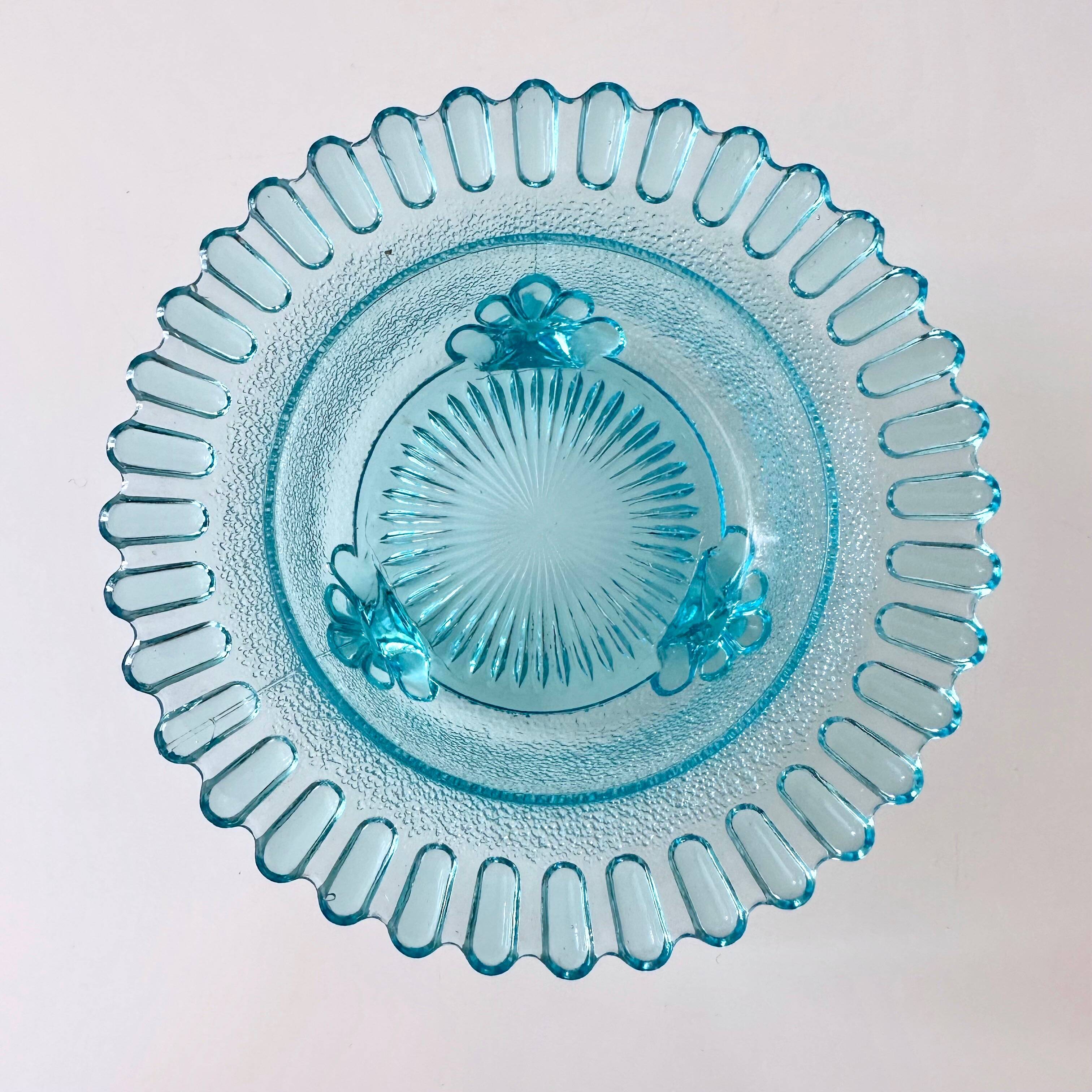 Butter dish in pressed glass 19th century