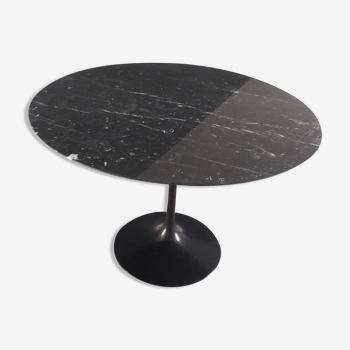 Table by Eero Saarinen for Knoll International