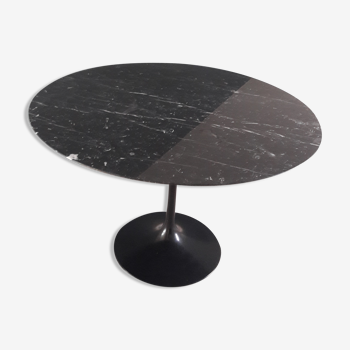 Table par Eero Saarinen pour Knoll International