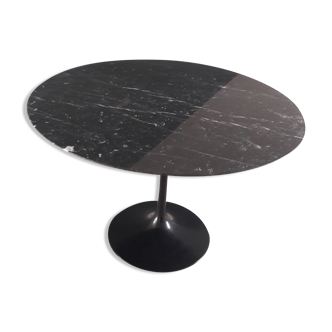 Table by Eero Saarinen for Knoll International