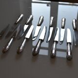 12 couteaux de table métal argenté 25,5 cm