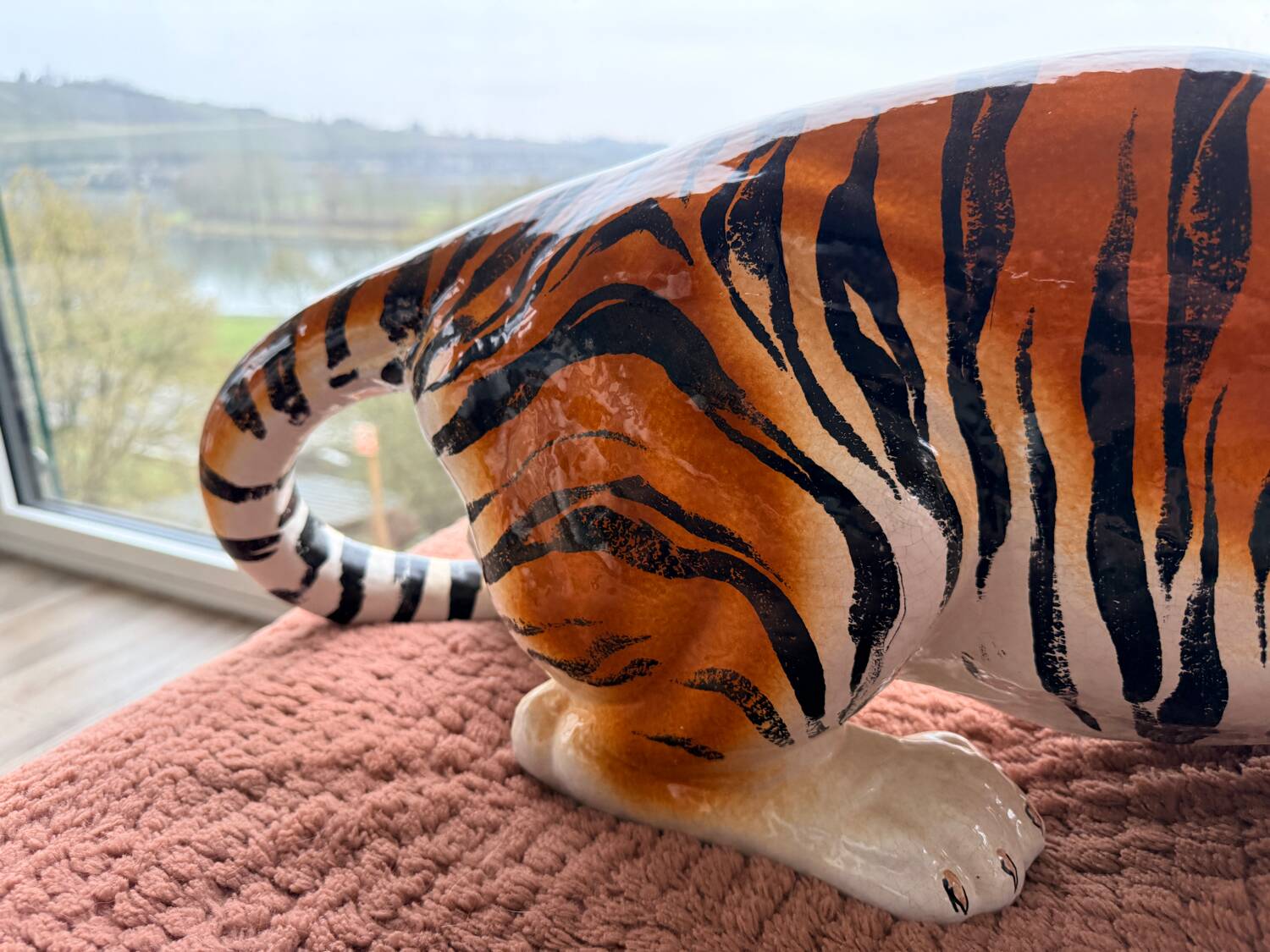 Tiger, Italian sculpture in glazed ceramic.