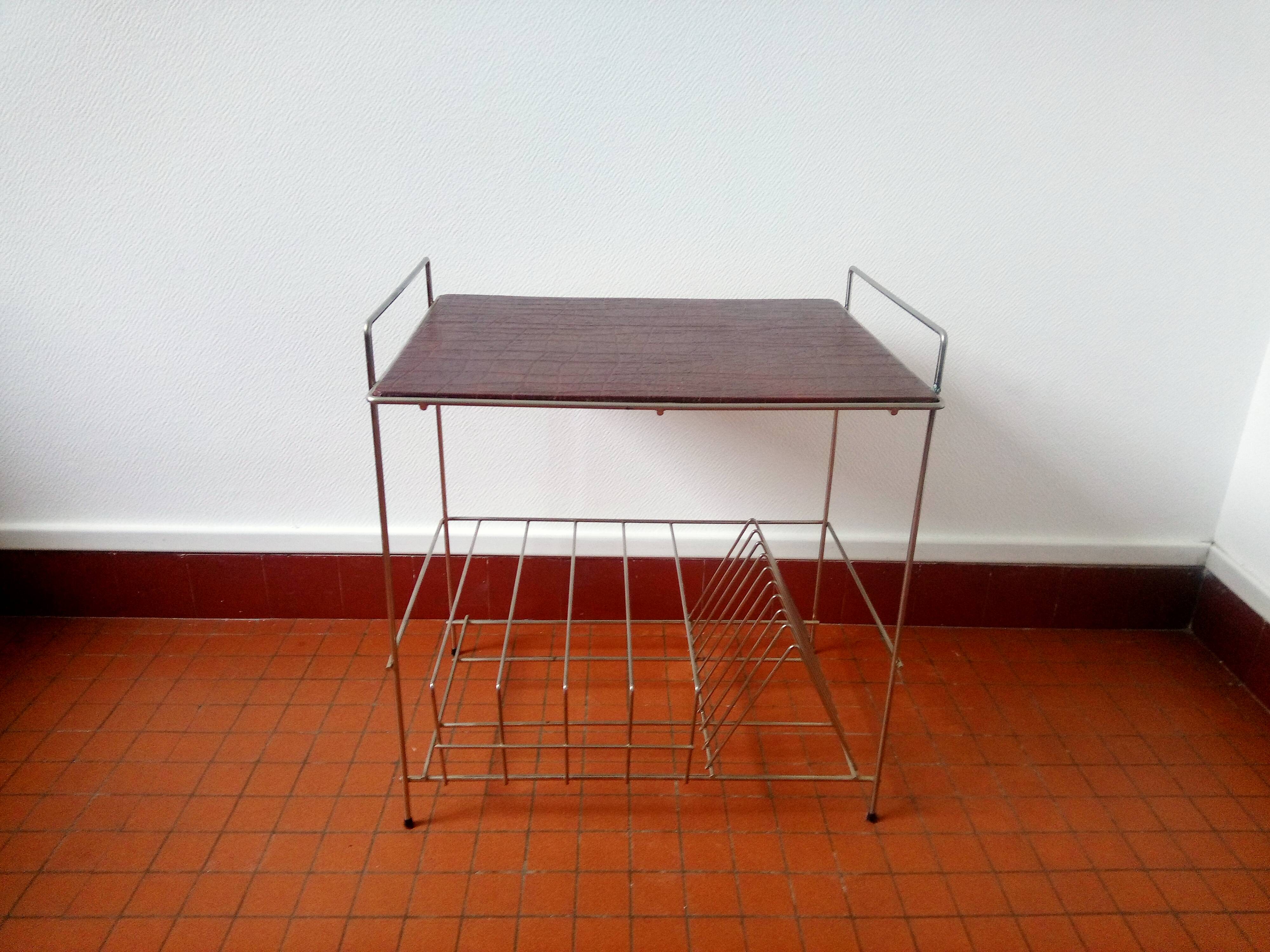 Wired 60s vinyl table