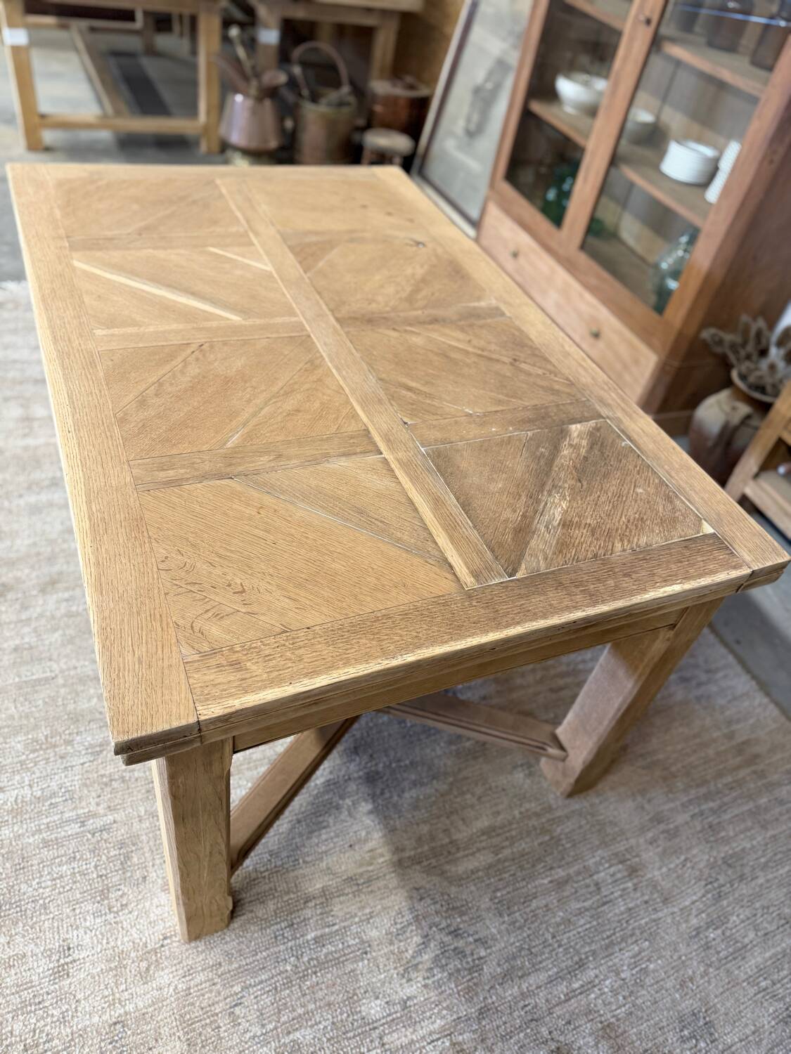 Table with integrated extensions