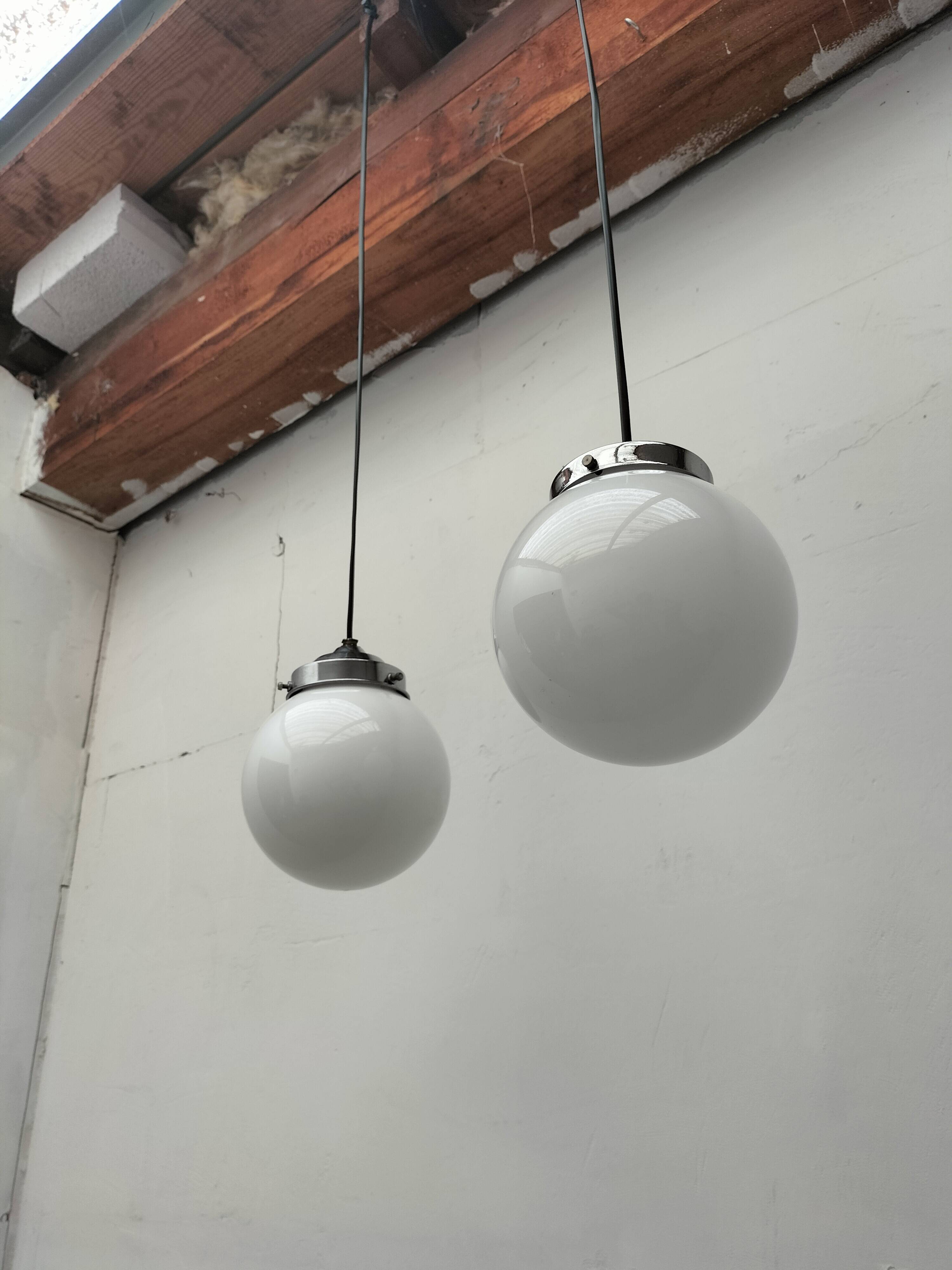 Opaline ball suspensions