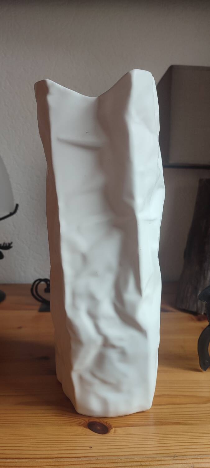 Large vase "Kami" style, matte white with crumpled paper effect.