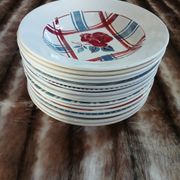 16 assiettes creuses anciennes dépareillées 