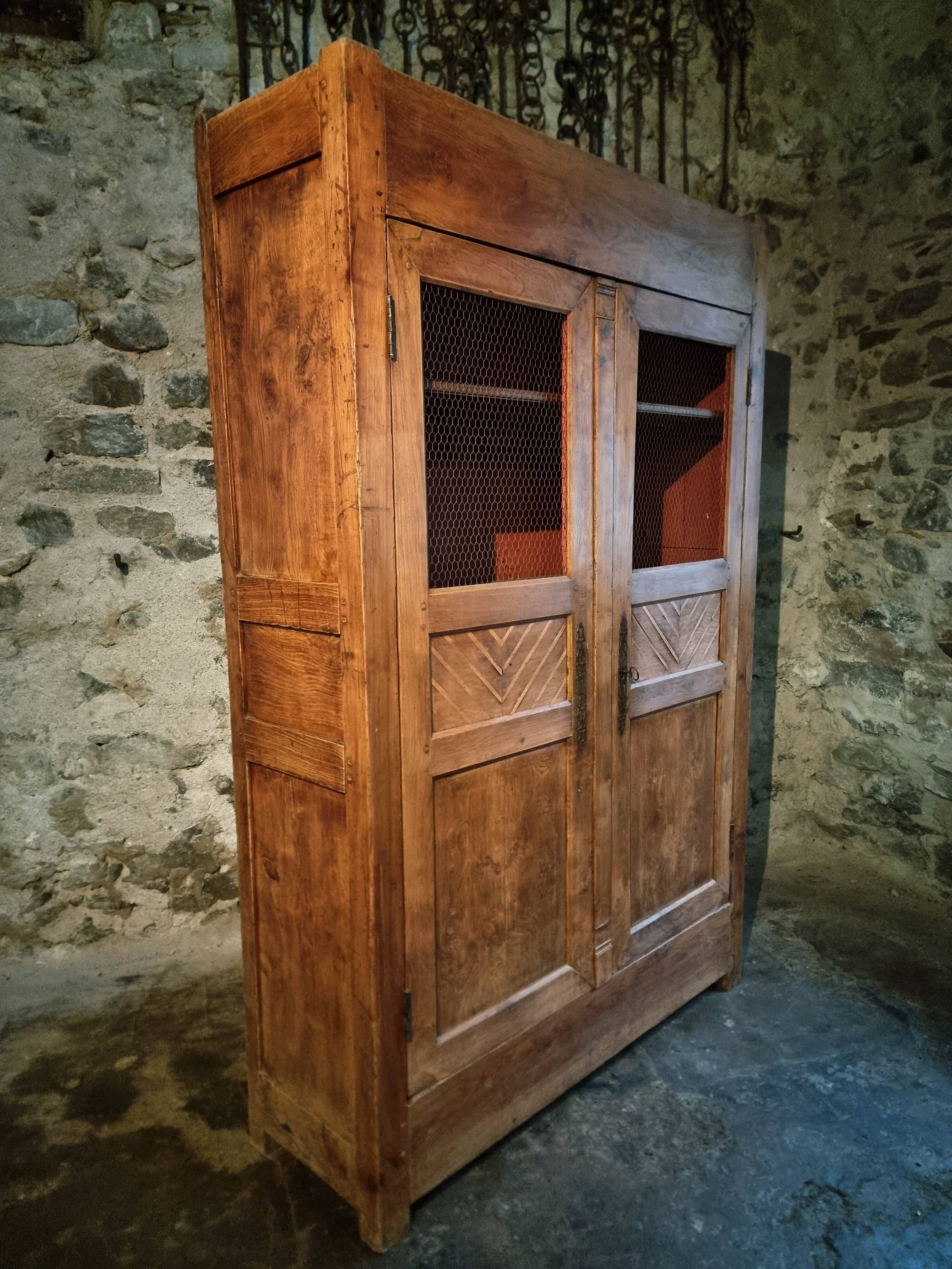 Armoire / placard français ancien – XIXe siècle
