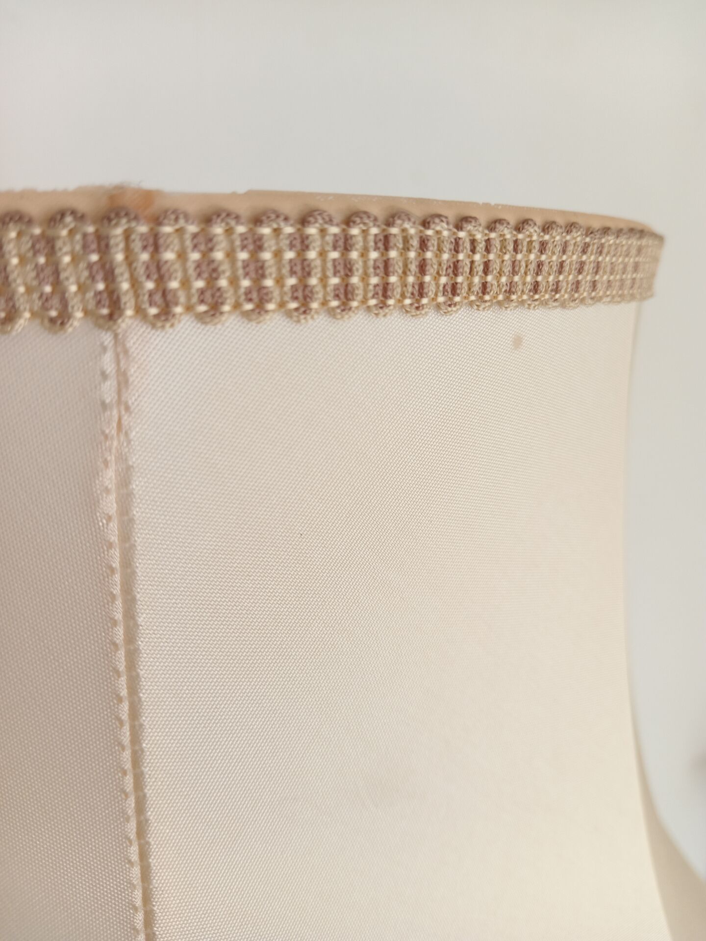 Table lamp