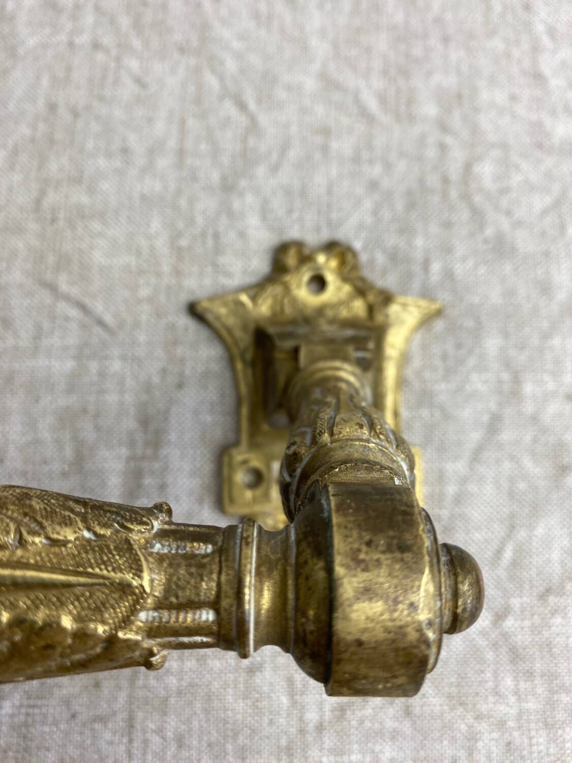 Articulated bronze handles