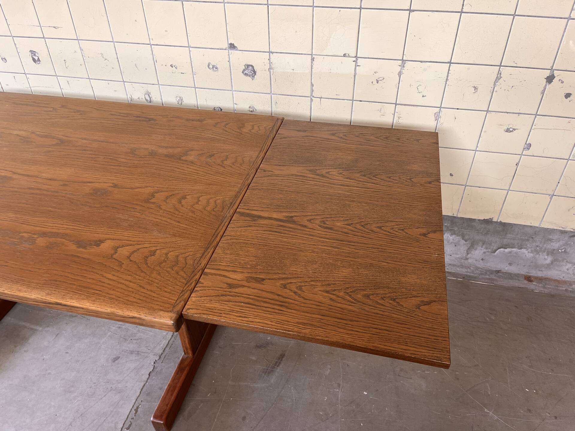 Table à manger en chêne danois