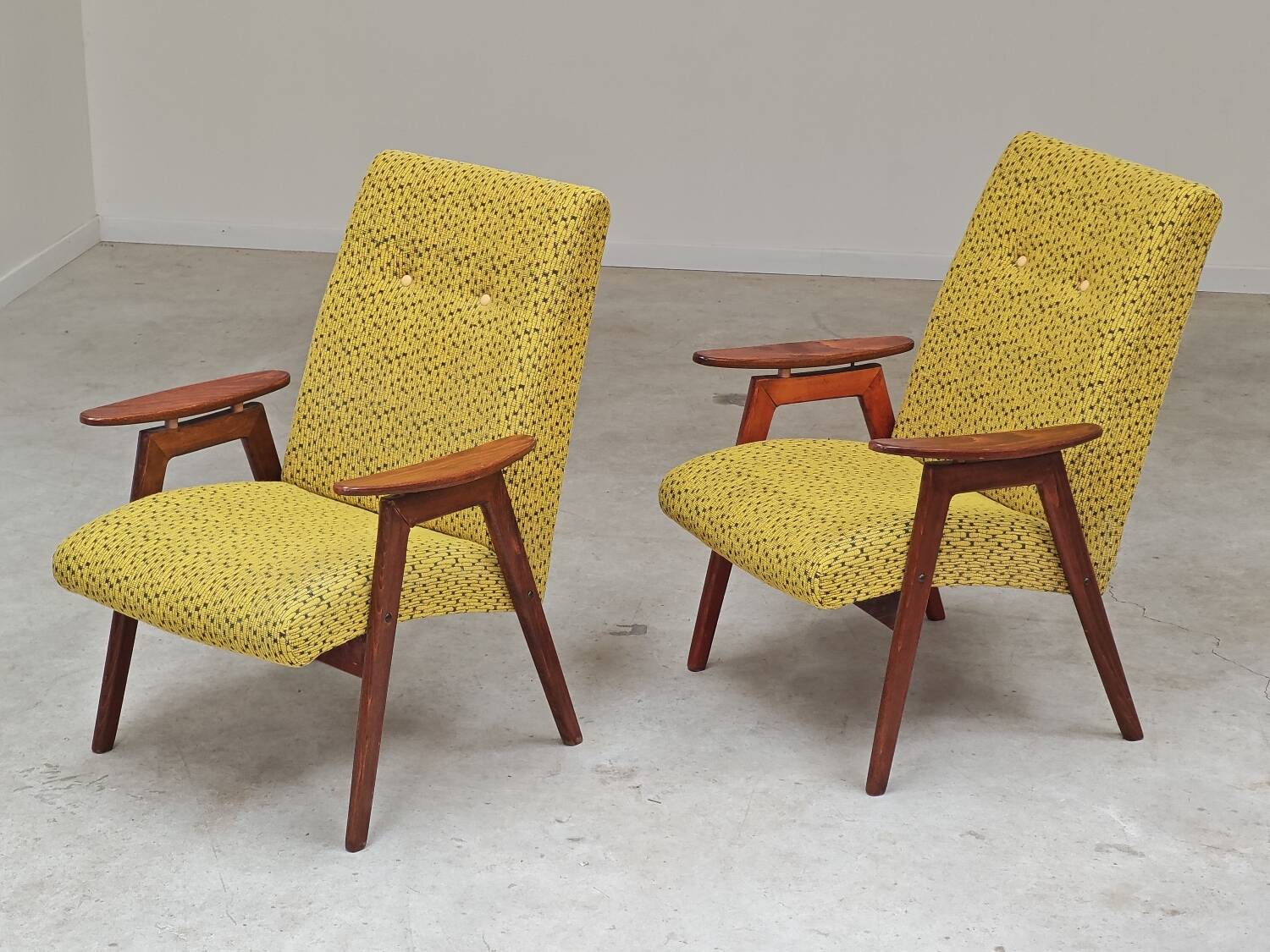 Pair of Yellow armchairs by Jaroslav Smidek for Ton (Thonet) Expo 58