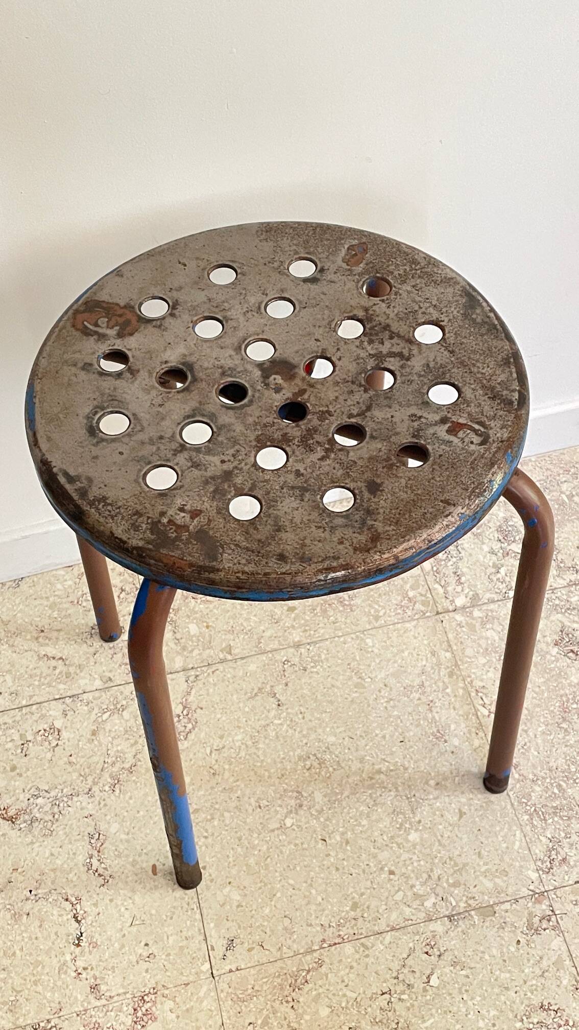 Tabouret industriel acier patiné vintage