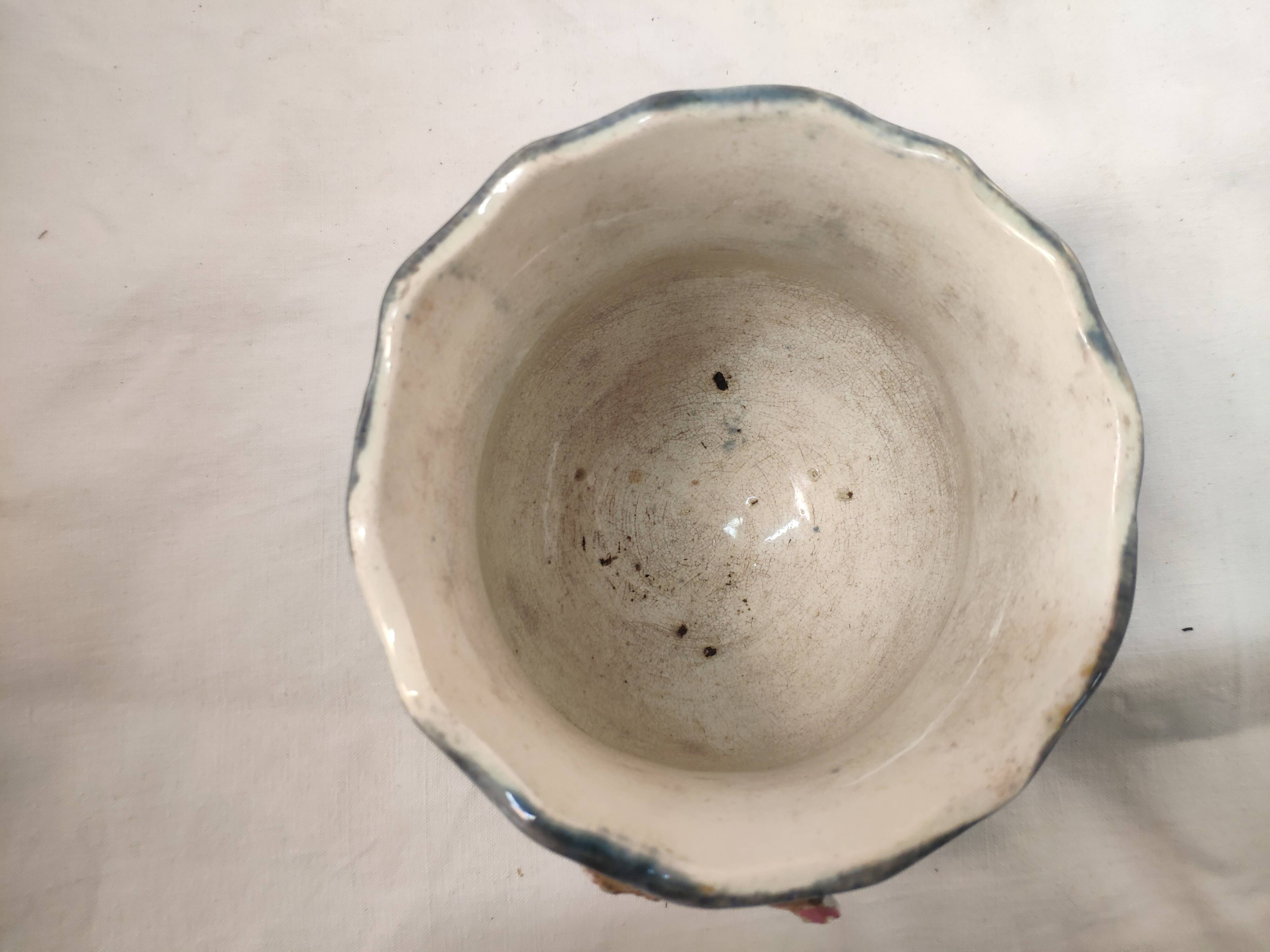 Pot in dabbling floral decoration