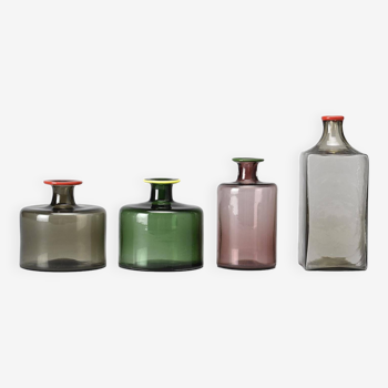 Suite de quatre bouteilles en verre soufflé, Venini Italia vers1960