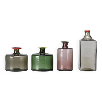 Suite de quatre bouteilles en verre soufflé, Venini Italia vers1960