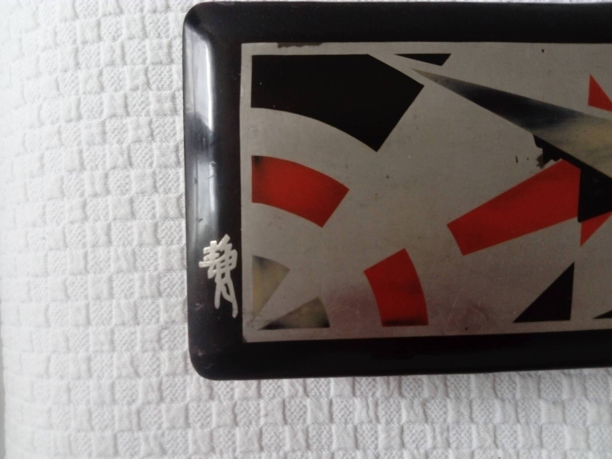 Old lacquered wooden glove box/box with Art Deco geometric decoration. Japan