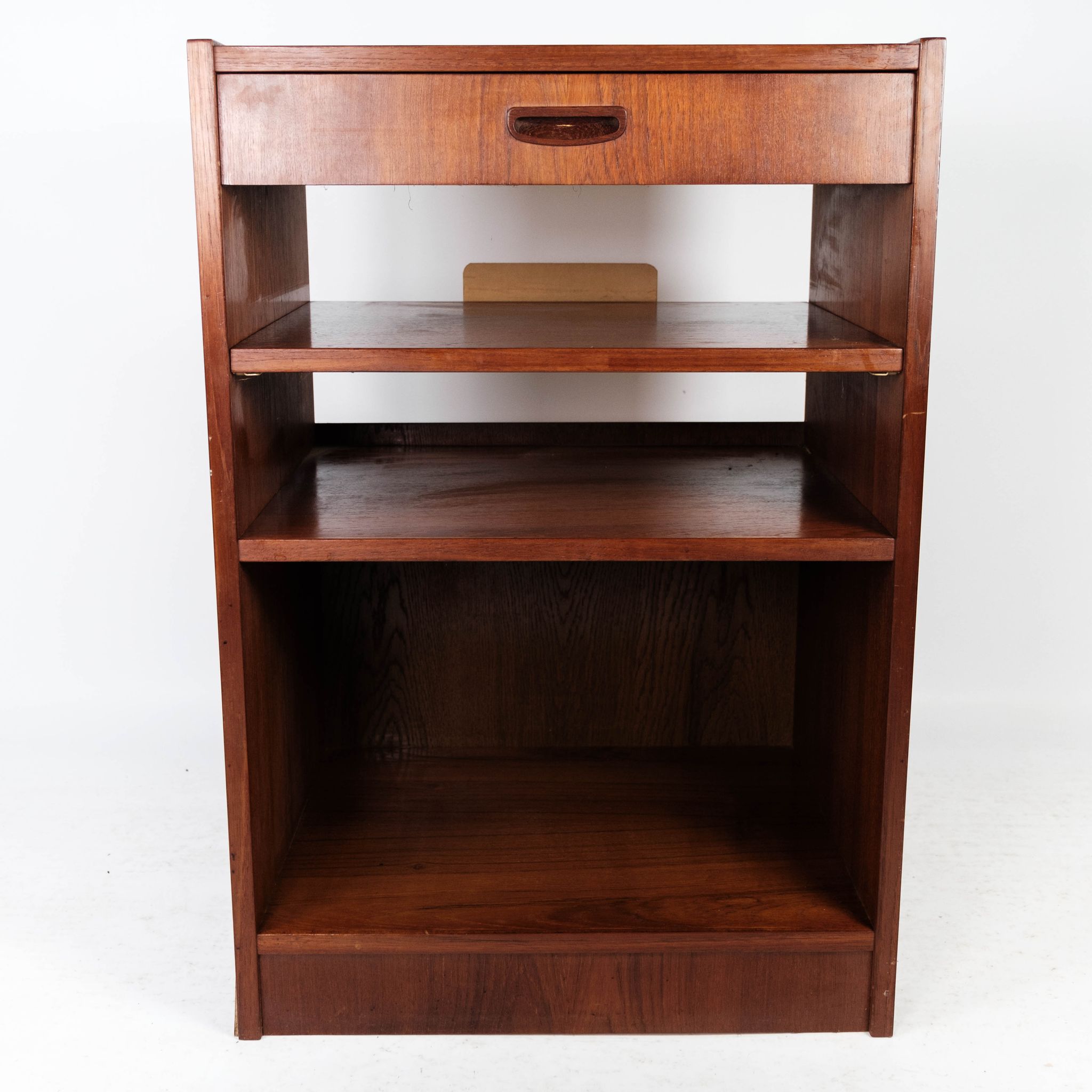 Table de chevet en teck de design danois des années 1960.
