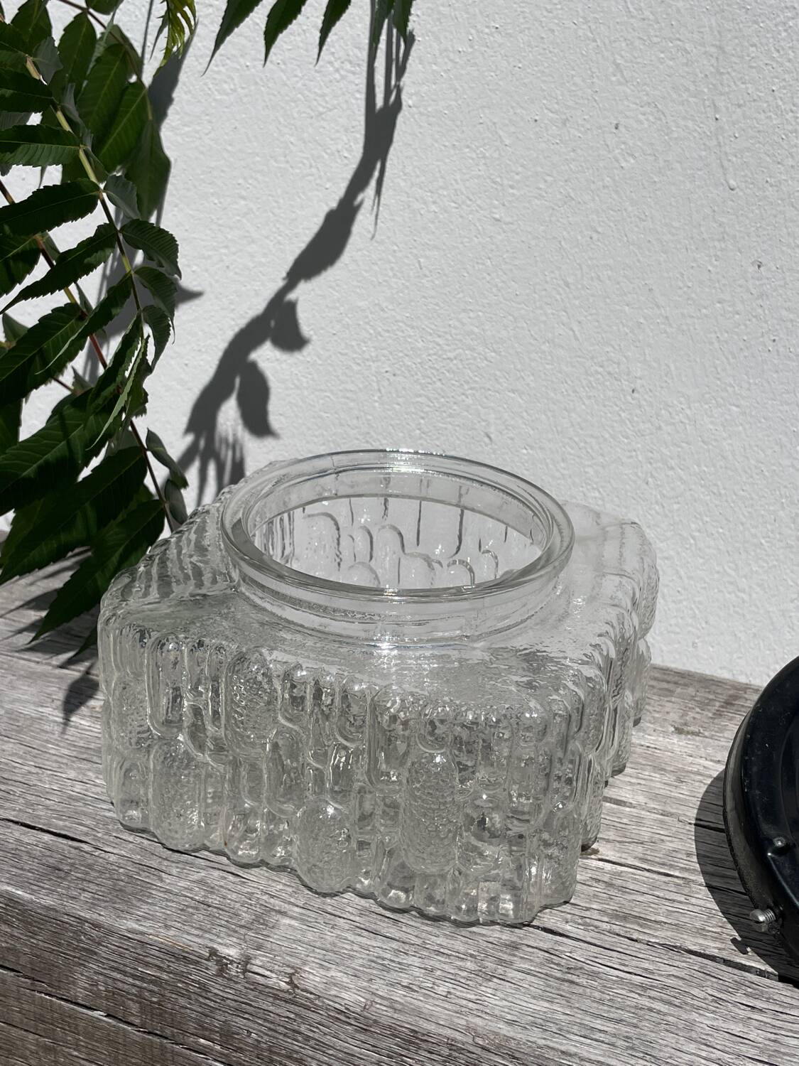 Round wall or ceiling light in glass