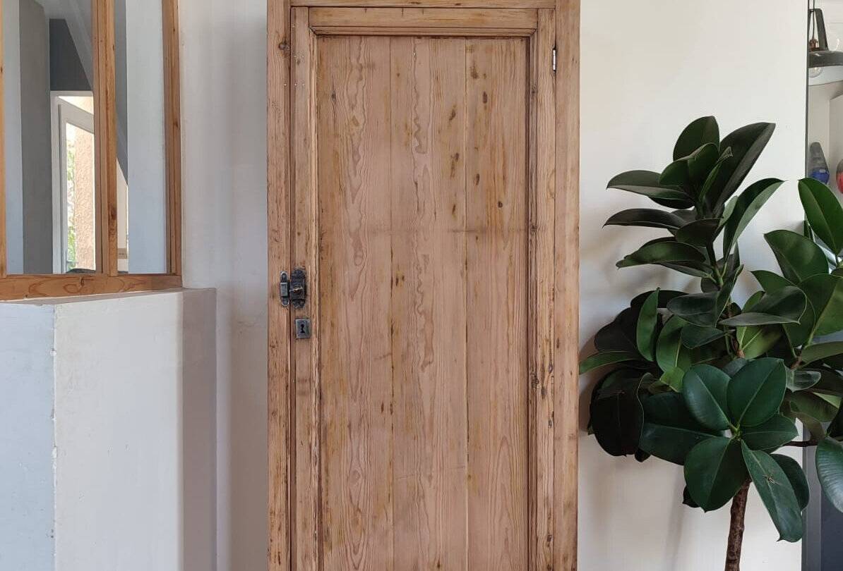 Armoire vintage en bois de chêne