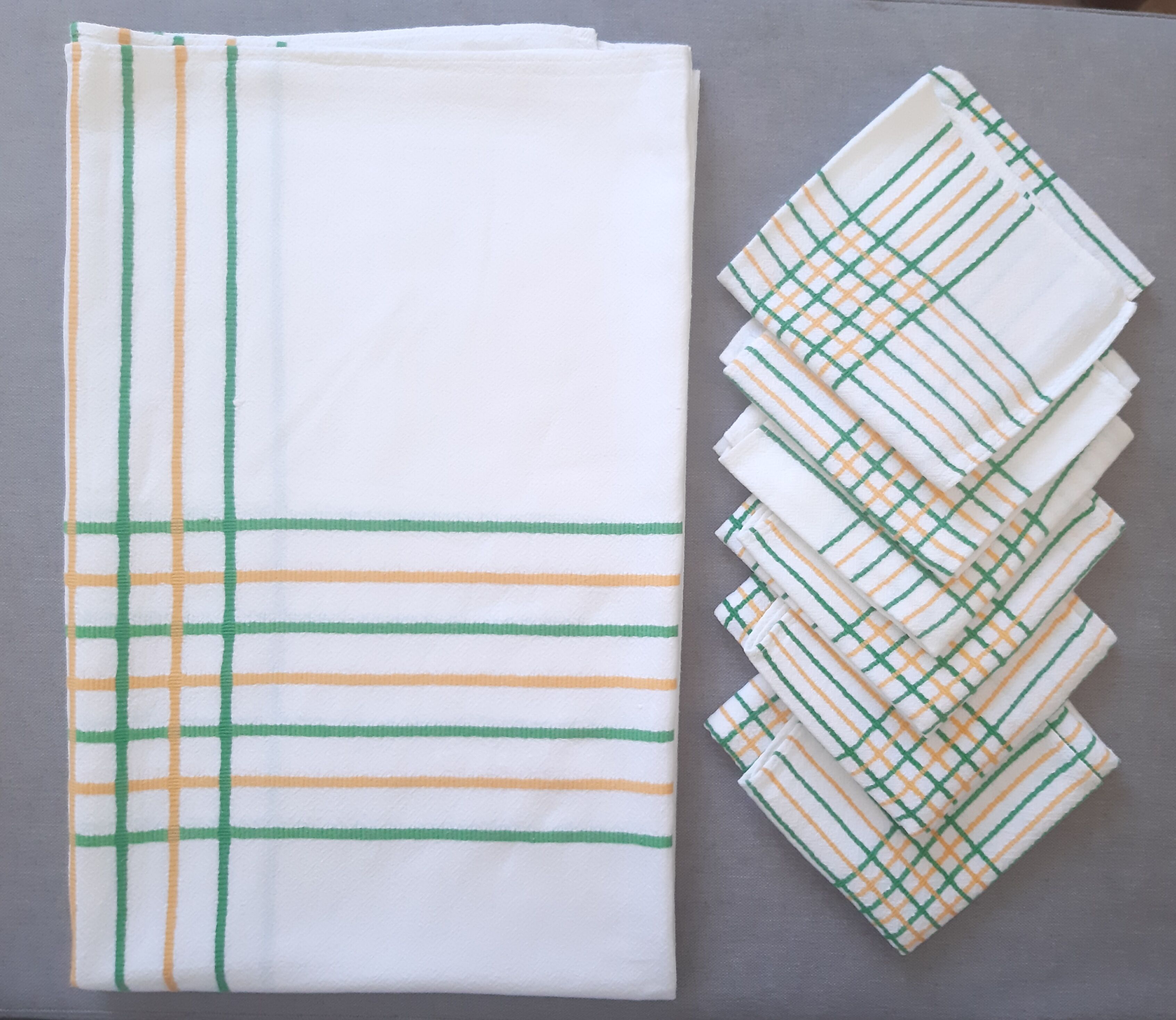 Tablecloth 140 x 160 and 6 towels