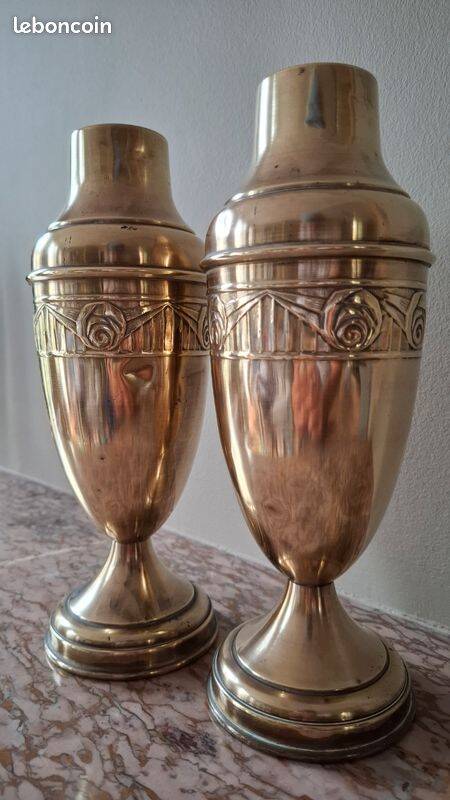 Paire de vases Art Déco en laiton, vers 1920