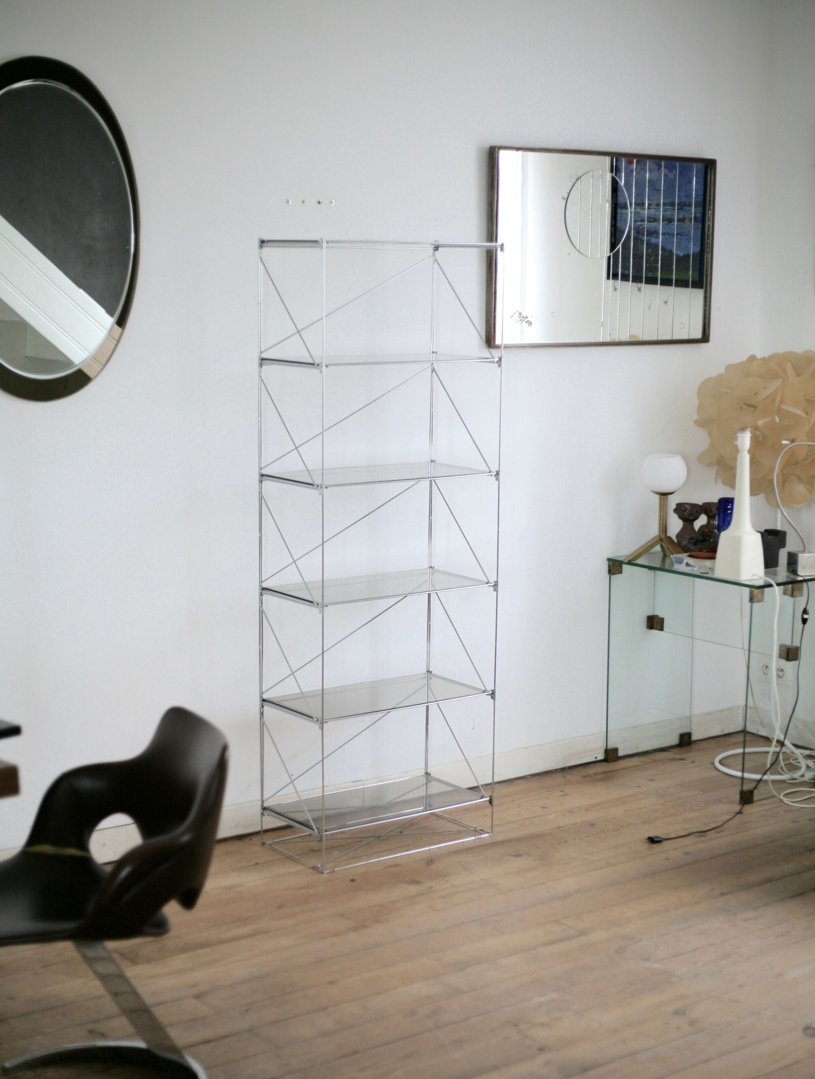 Etagère Isocèle de Max Sauze, acier et verre fumé, France circa 1970