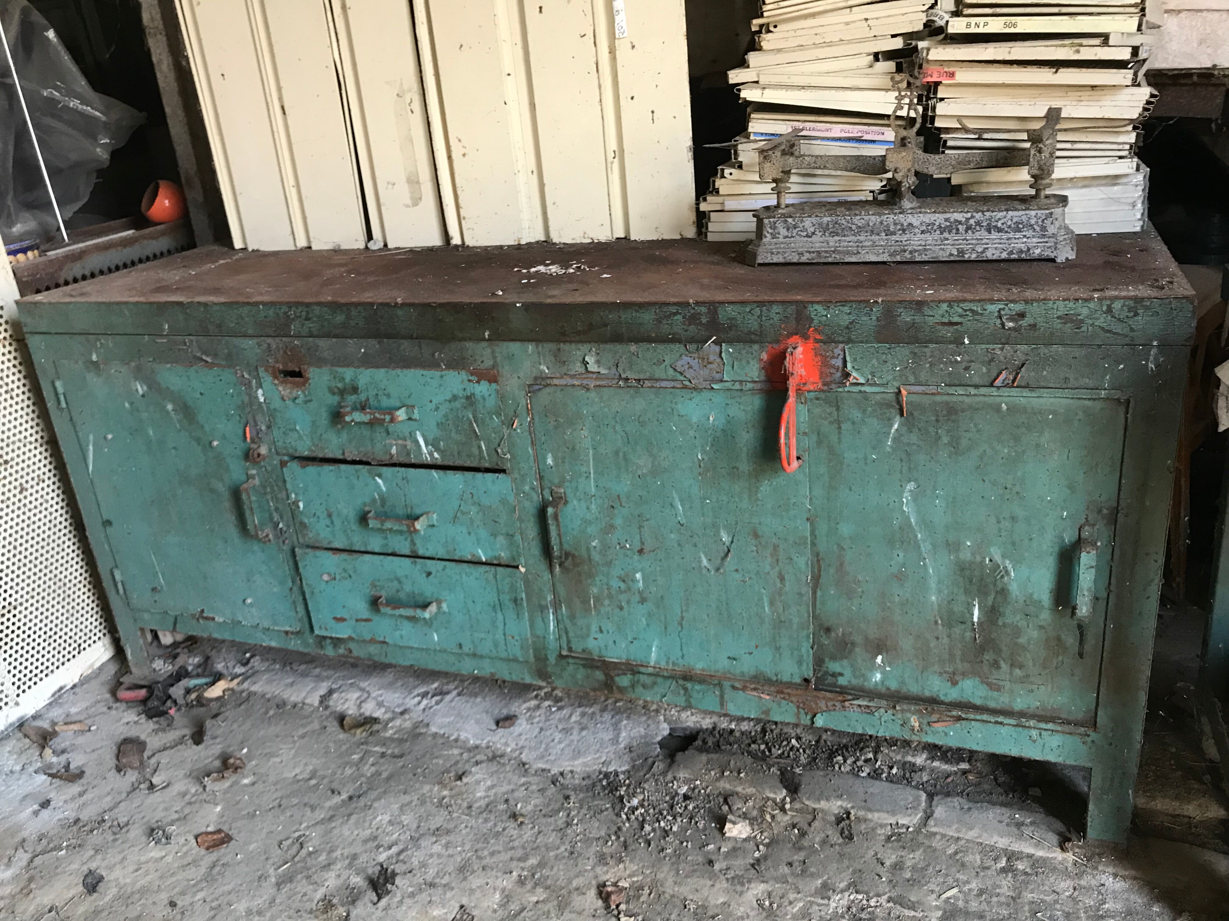 Former industrial workbench in metal