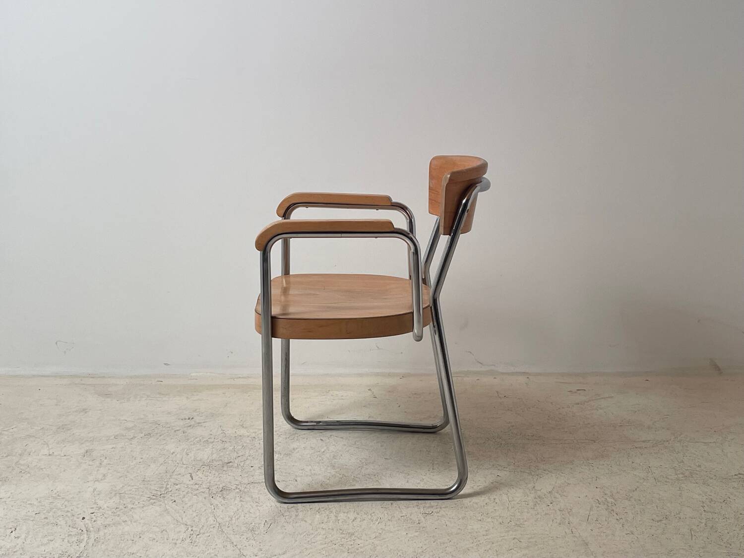 Fauteuil cantilever B261 par Émile Guillot édition Thonet