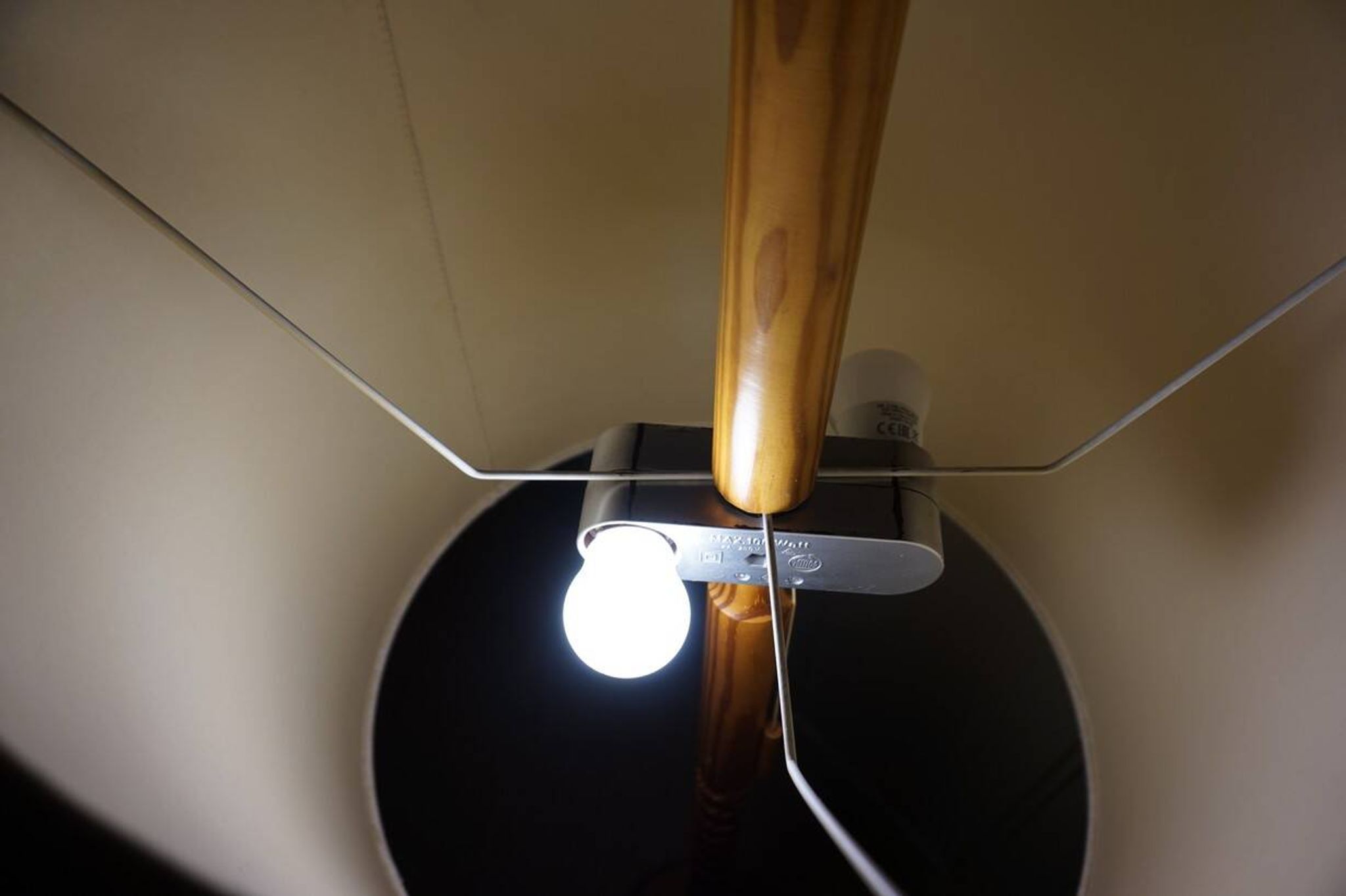 Lampadaire en pin scandinave du milieu du siècle par Temde, années 1960