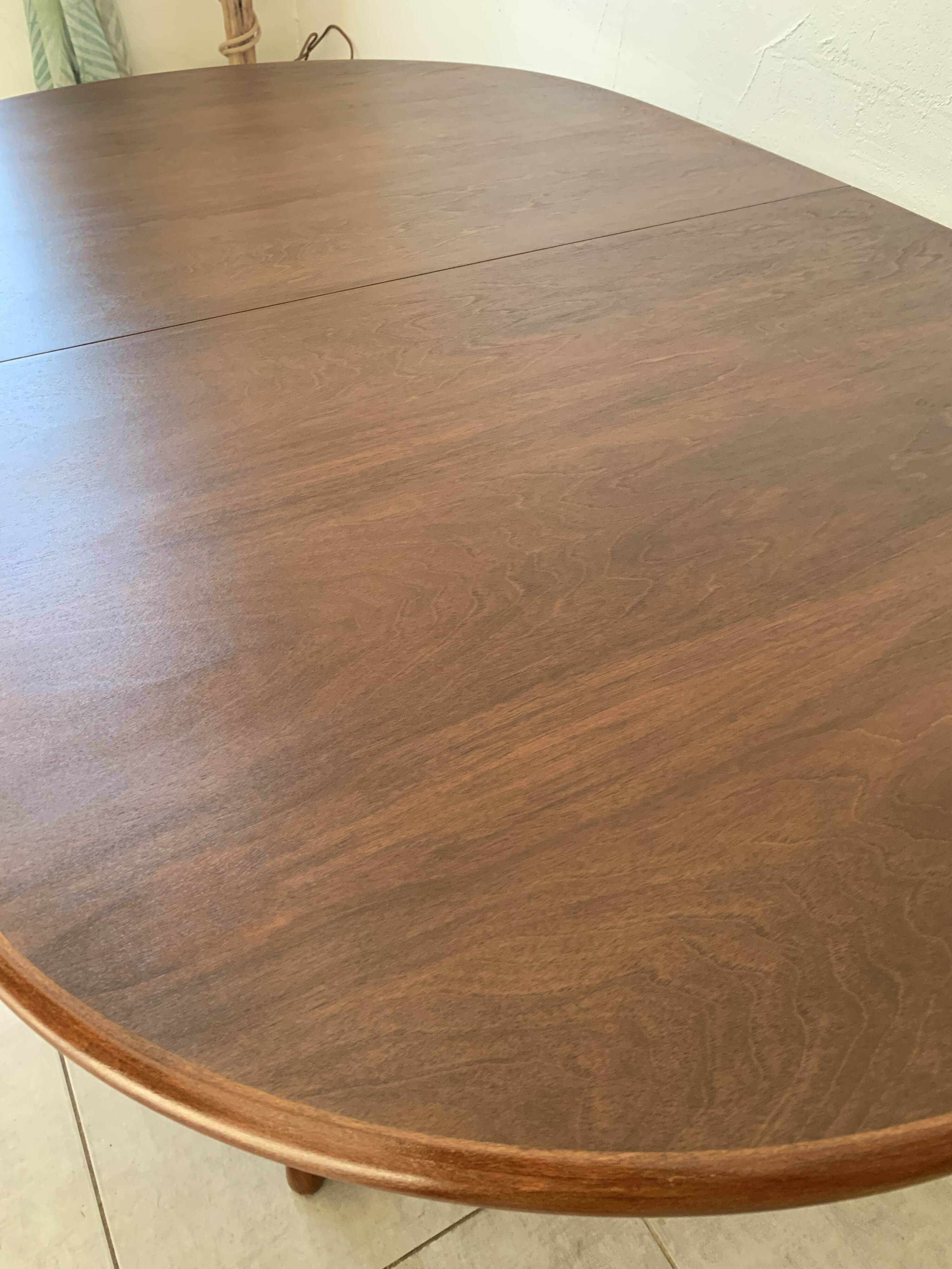 Table danoise ovale extensible en teck, années 60