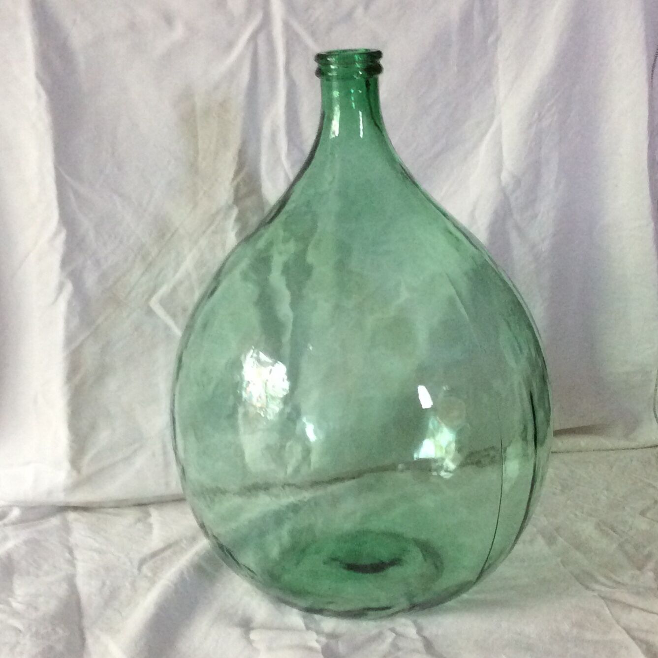 Lady Jeanne in glass 54 liters green color dimension: height -63cm- diameter -42cm-