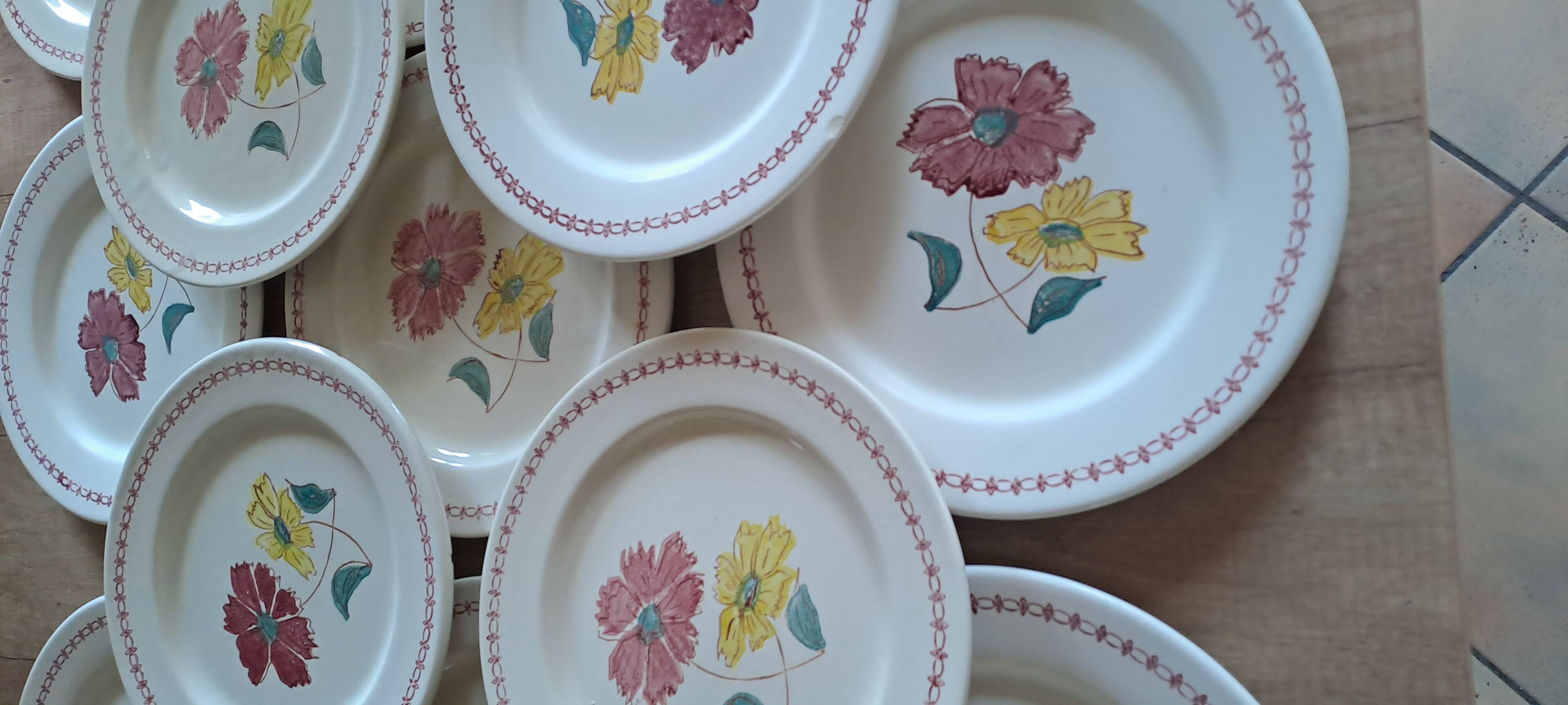 13 antique DDP France plates, 1950s-60s