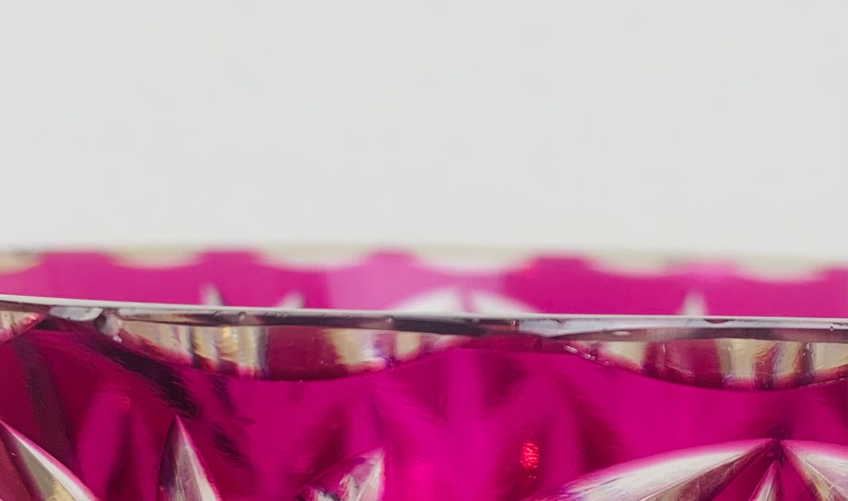 Crystal vase of Saint Louis red