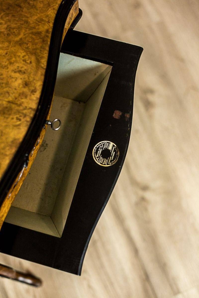 Sewing Table in Birchen Burl, 1870