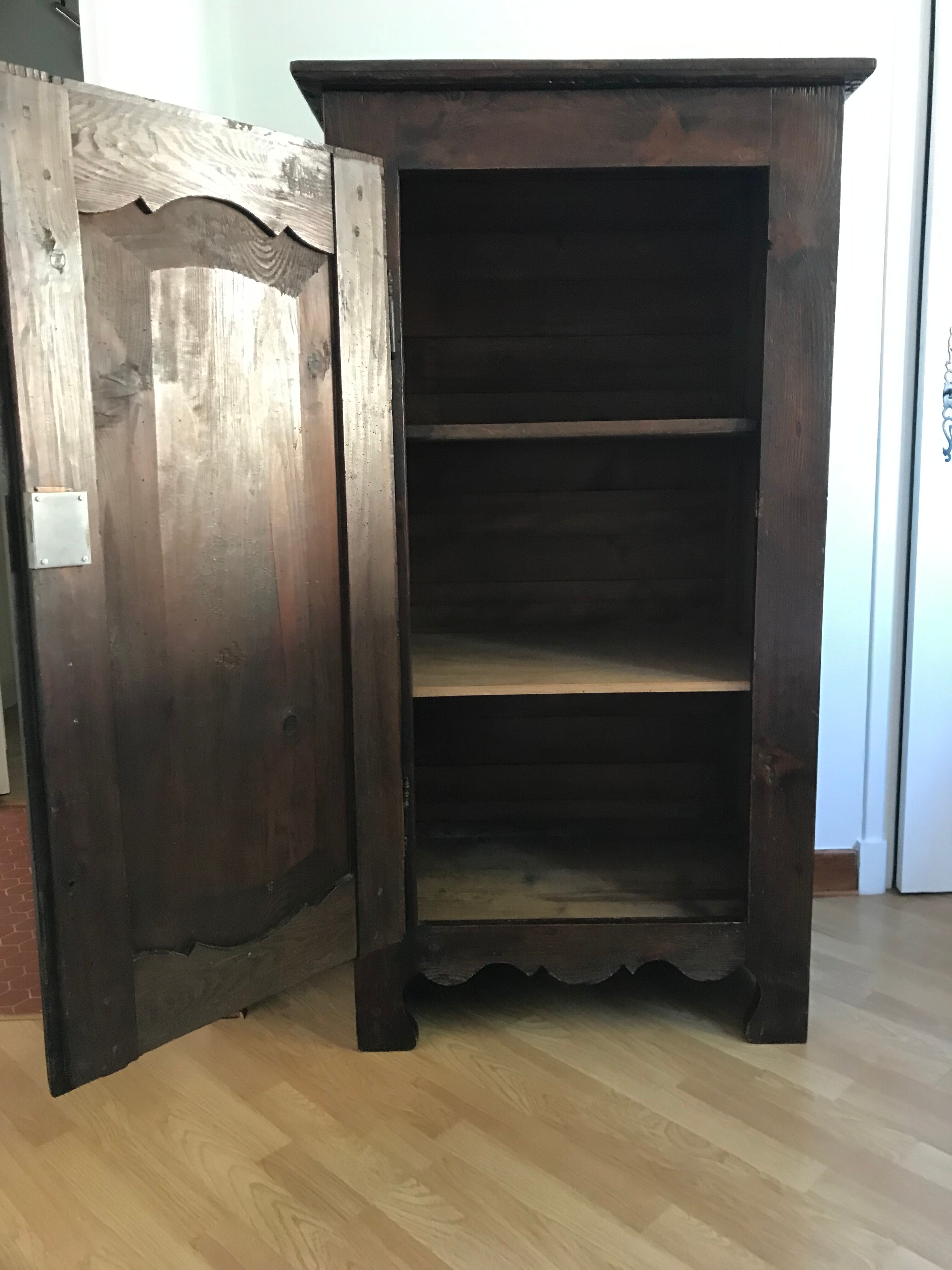 Small wardrobe one door