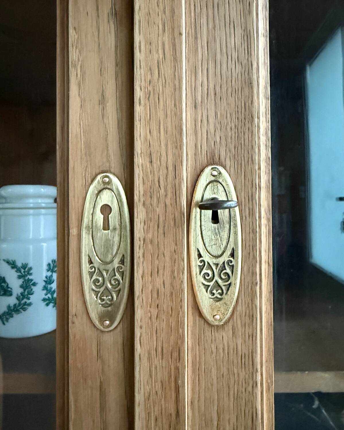 Art Deco display cabinet in oak (renovated)