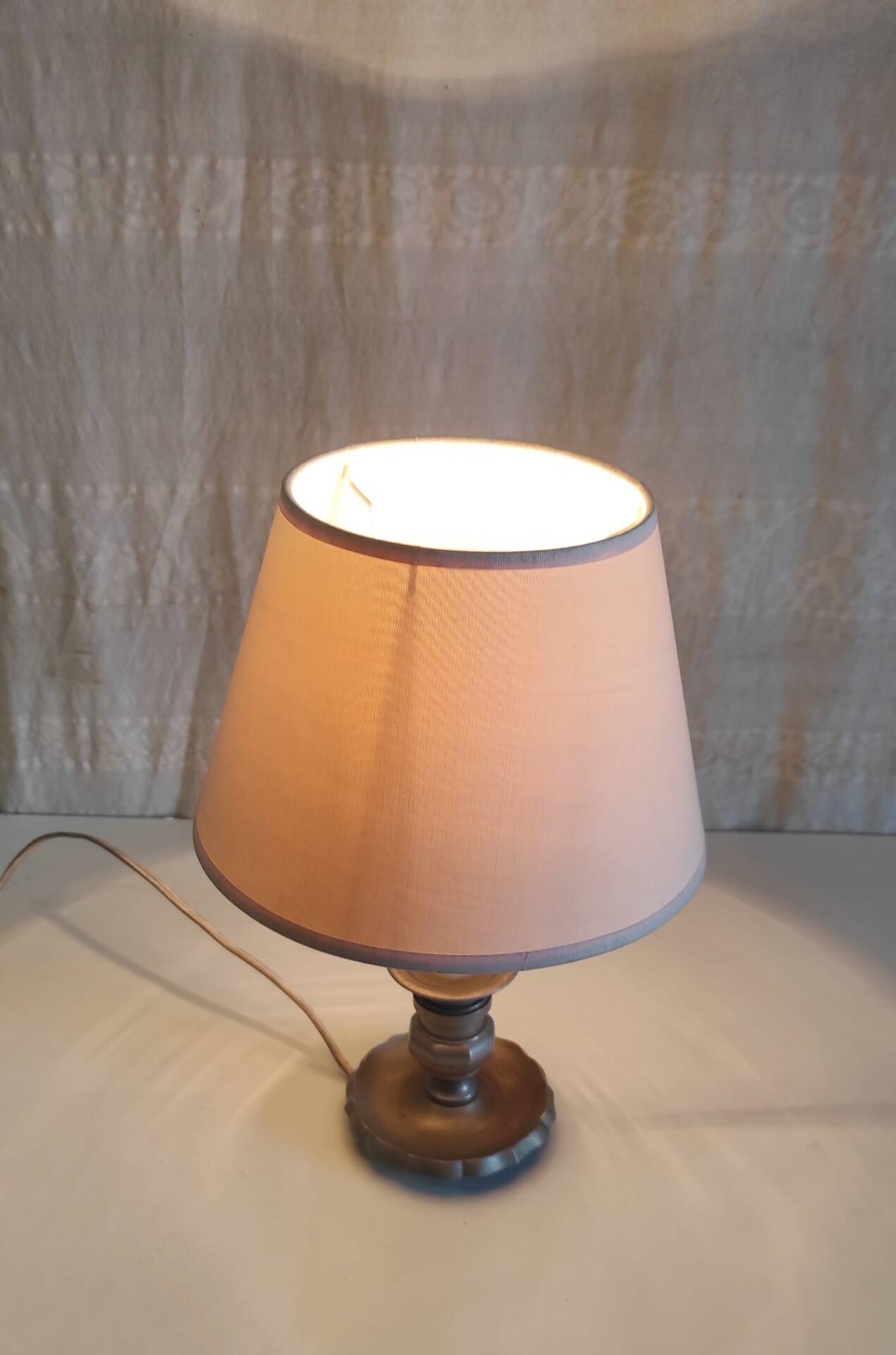 Table lamp in tin, candlestick shape - mid 20th century.