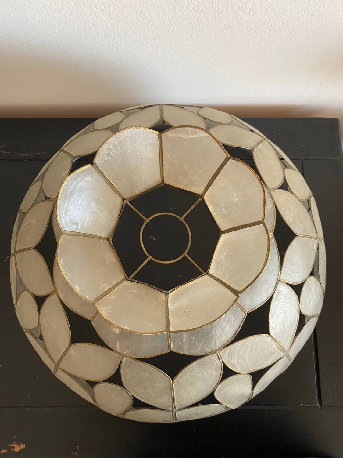 Tiffany style mother-of-pearl pendant light