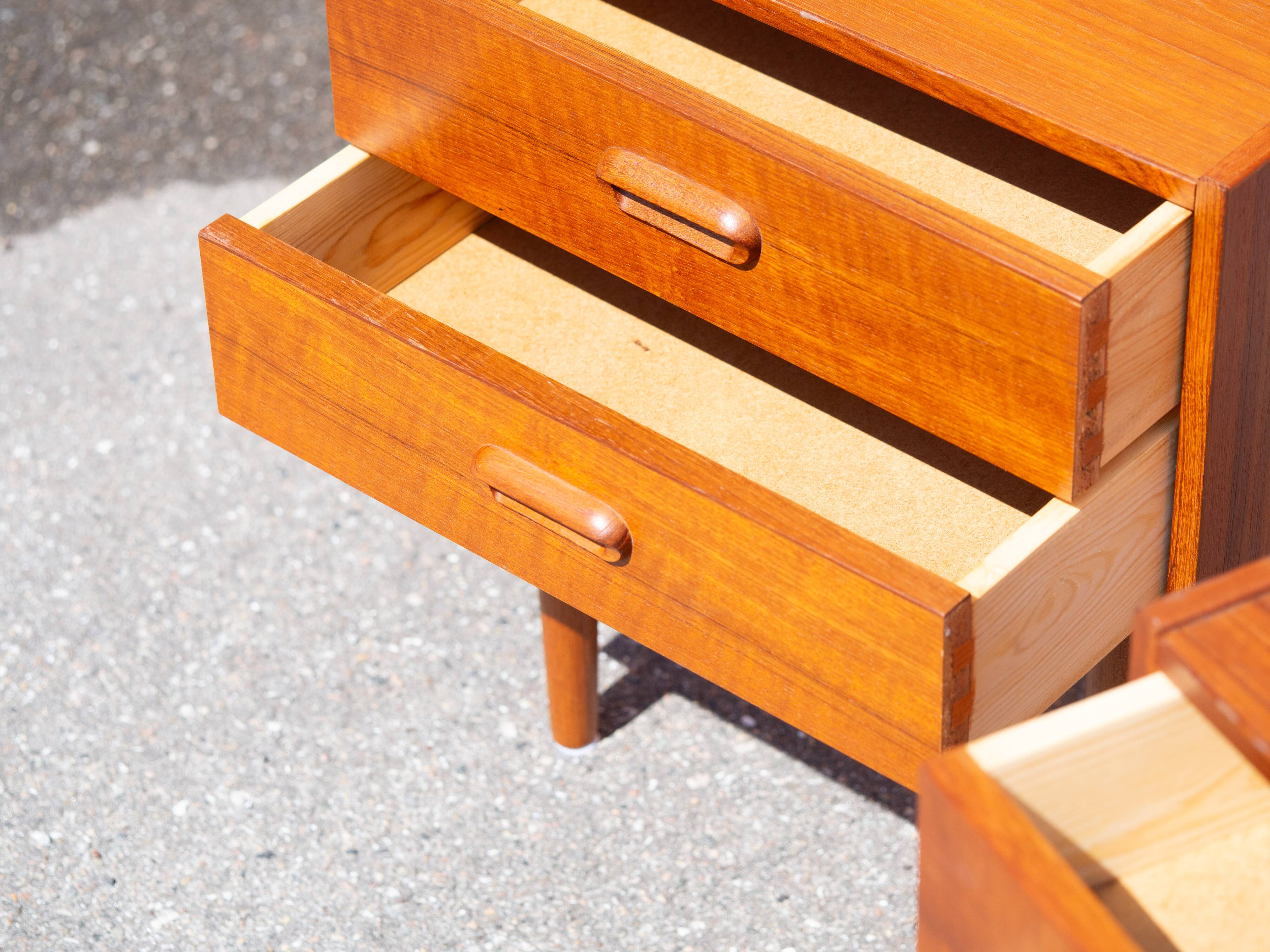 Pair of 2 vintage Danish bedside tables from the 1960s, in teak.