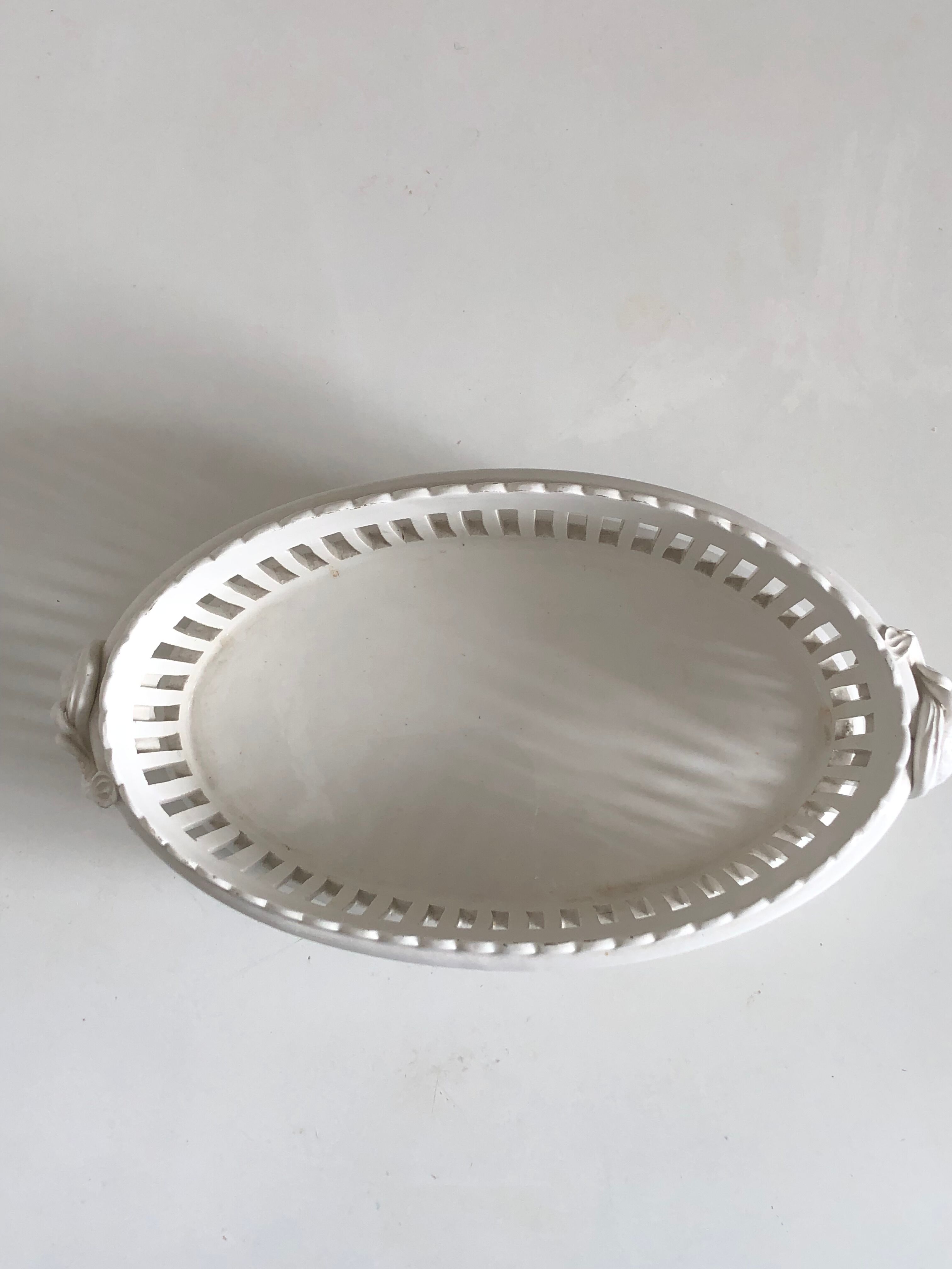 Openwork earthenware fruit cup