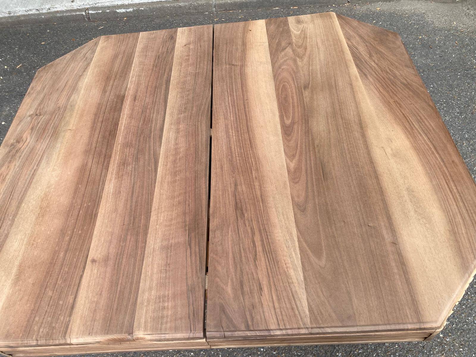 Art Deco extendable dining table renovated in solid walnut with a central leg 193.