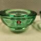 Un ensemble de porte-bougies iittala en verre transparent vert.