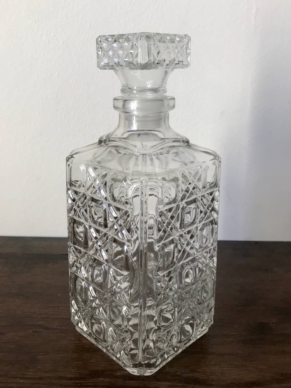 Glass whiskey decanter