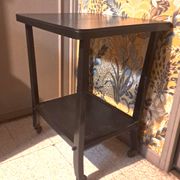 Table d'appoint, style Art Déco Console à roulettes bois noir vernissé 1940