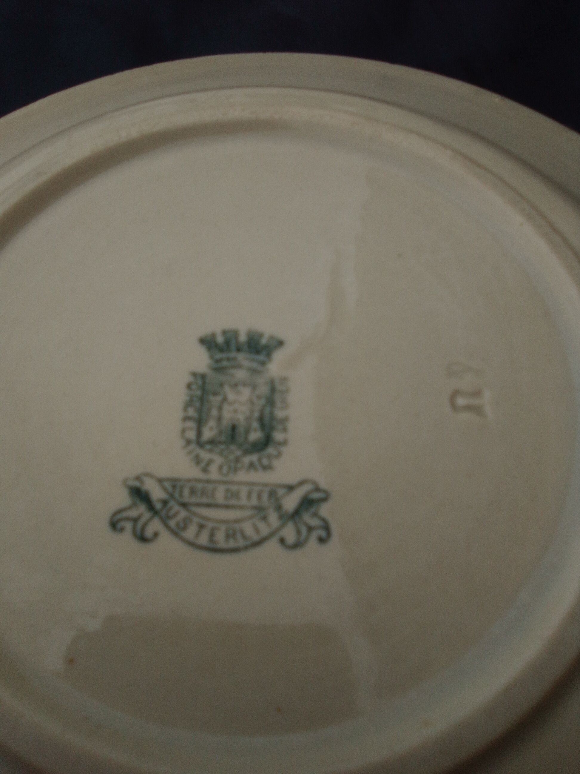 2 assiettes creuses  23,5 cm en porcelaine de Gien  Terre de fer modèle Austerlitz