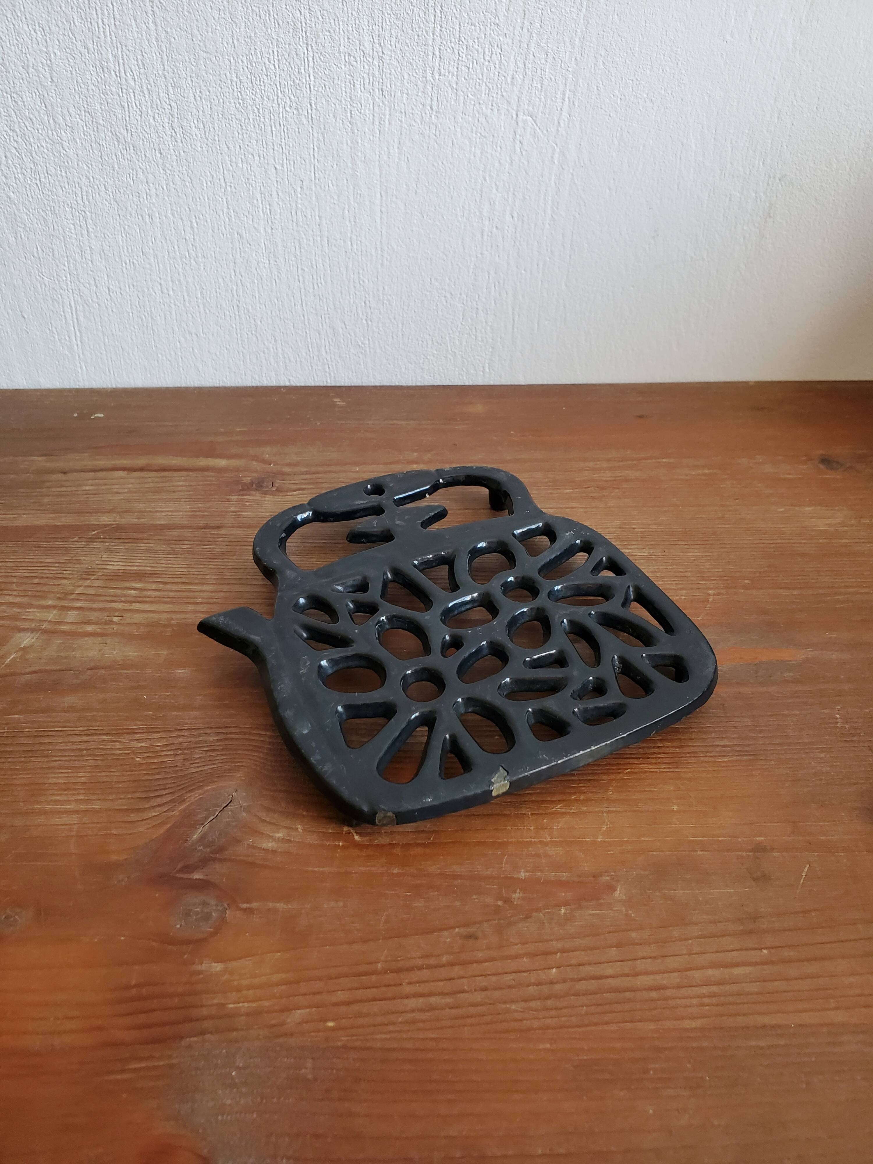 Enamelled cast iron trifle in the shape of a kettle, teapot