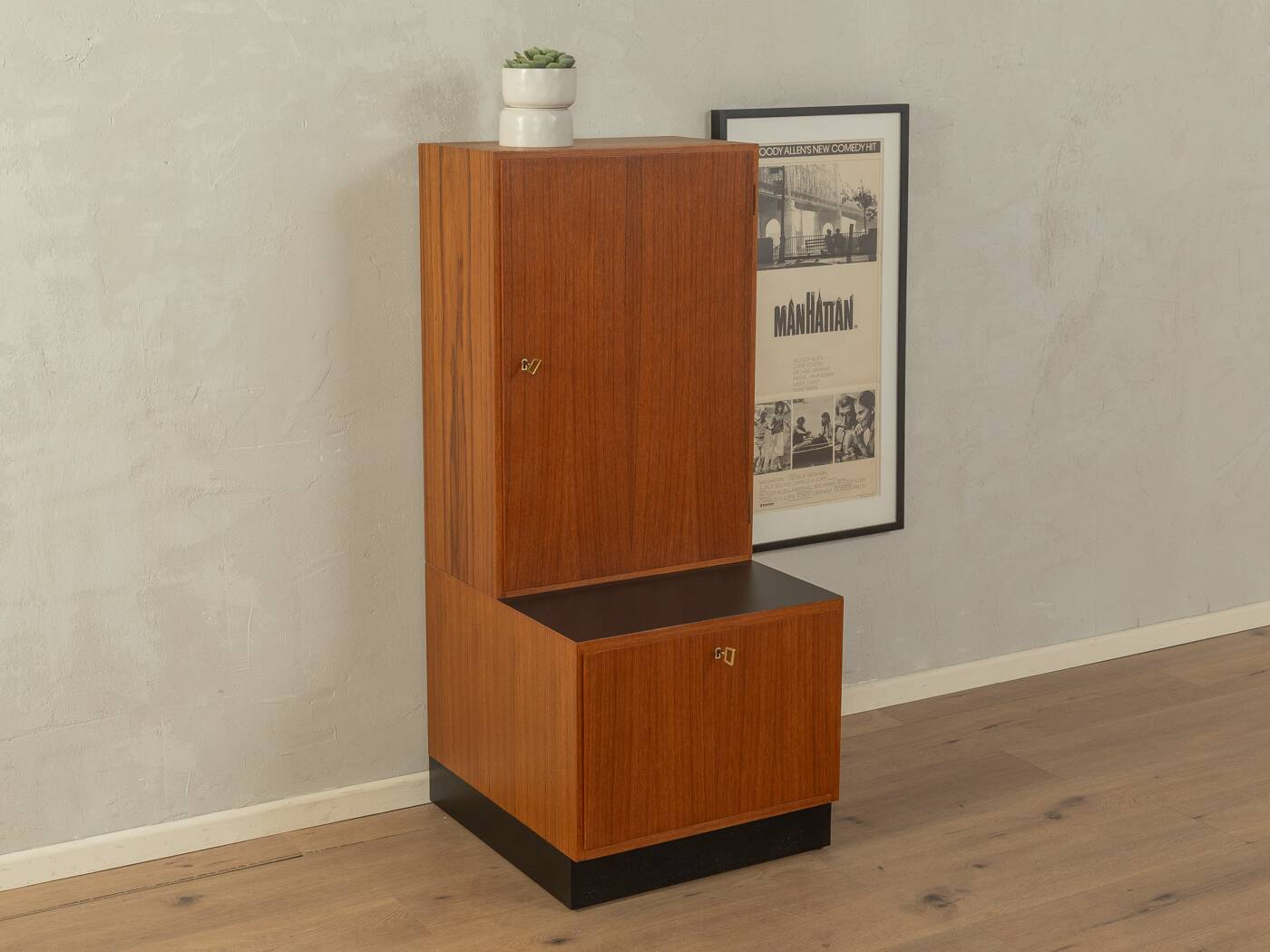 1960s Dresser