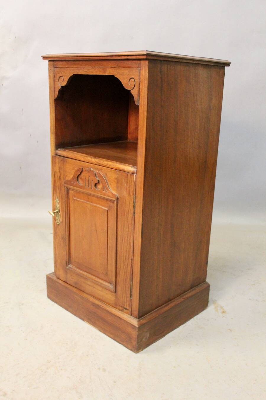 English Mahogany Nightstand 1900