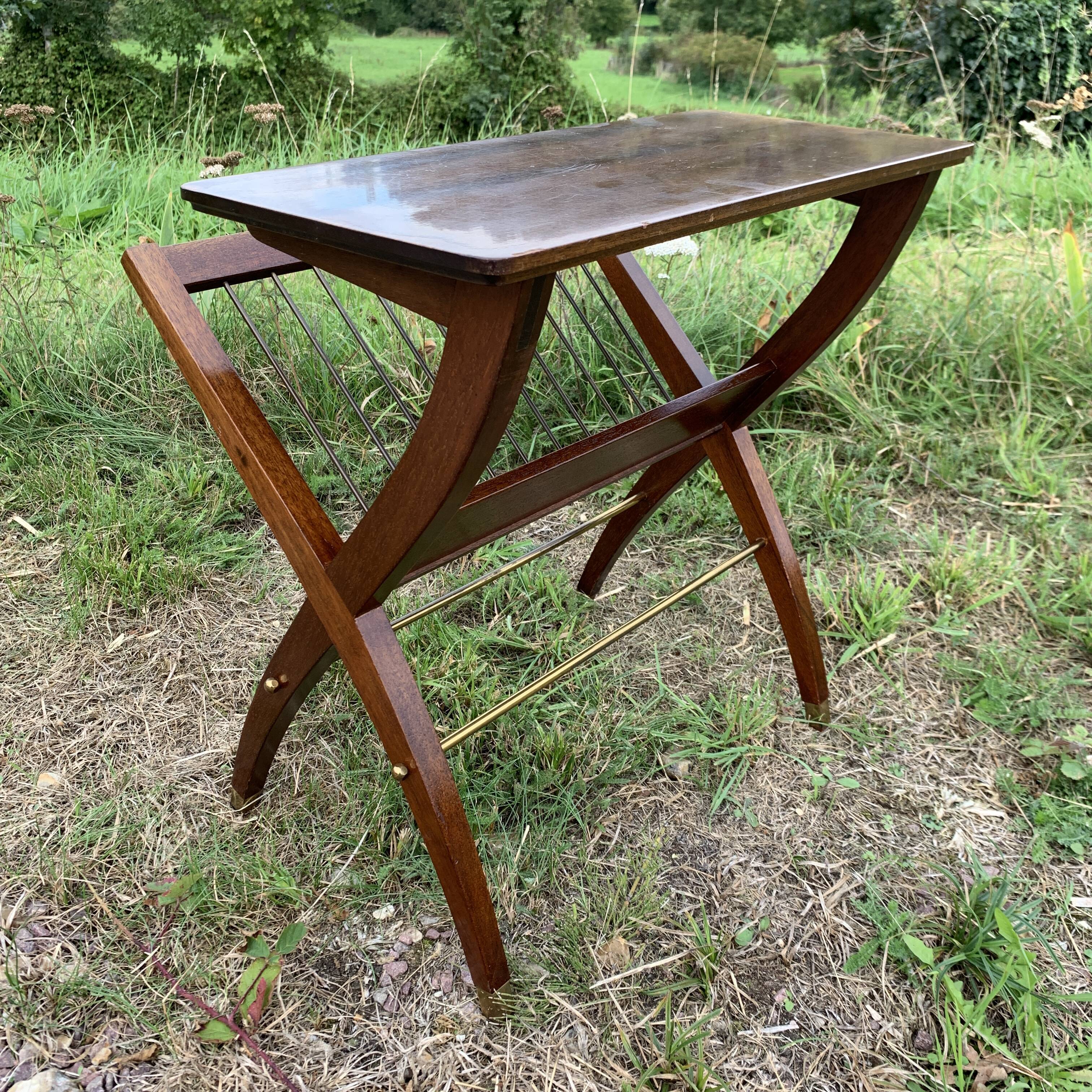 Magazine rack with wooden and gilded brass tablet